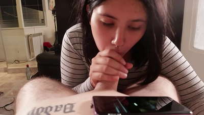 Hoʻohenehene au i koʻu kaikuahine ʻoiai ʻo ia e nānā ana iā Disney [Cum]